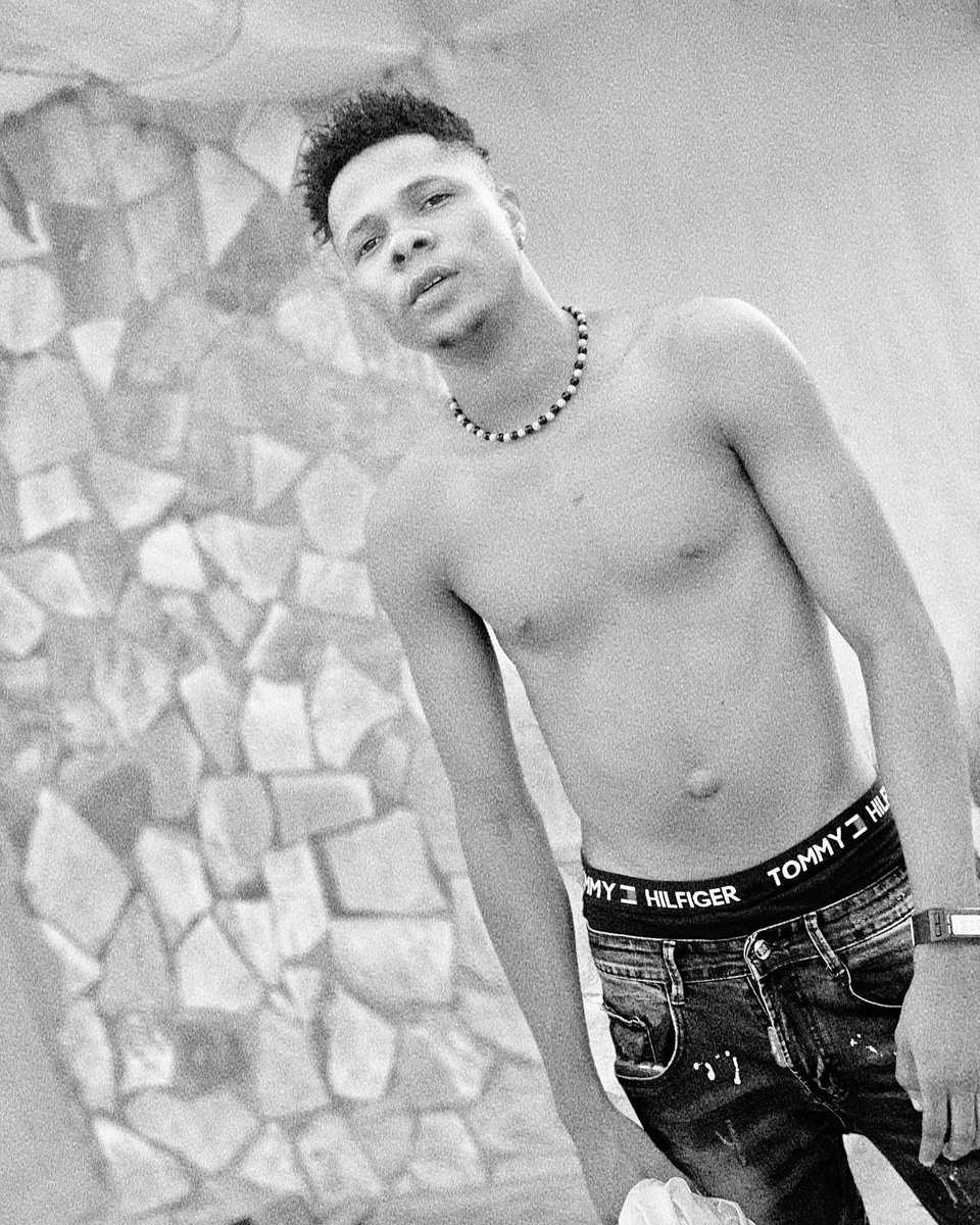LMD_Akika's tweet photo. Still Out Here Surviving ✌🏿 https://t.co/7LIq0w6IQl