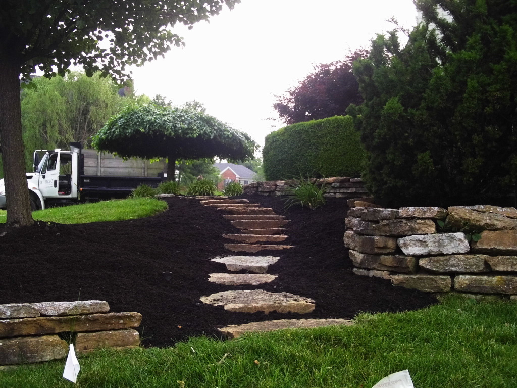 Mulch Beds, Stacked Rock Walls for landscape beds and Large Stone Steps mybigc.com/2020/03/15/mul…