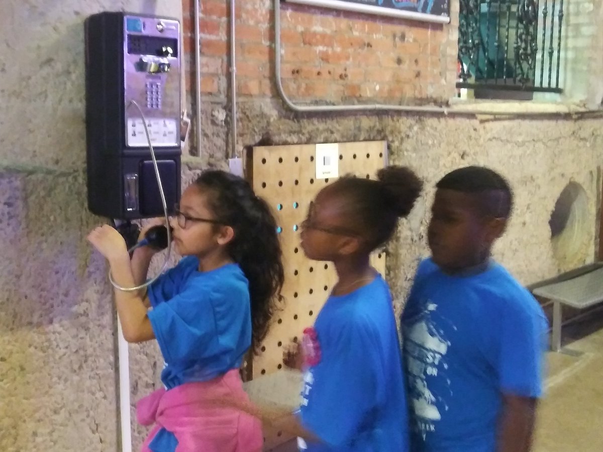 TamaraSCESped's tweet photo. Spark had so my interesting things, Lol they didn't know what a pay phone was! #sceisthegreatestshow https://t.co/POtVmFboC0