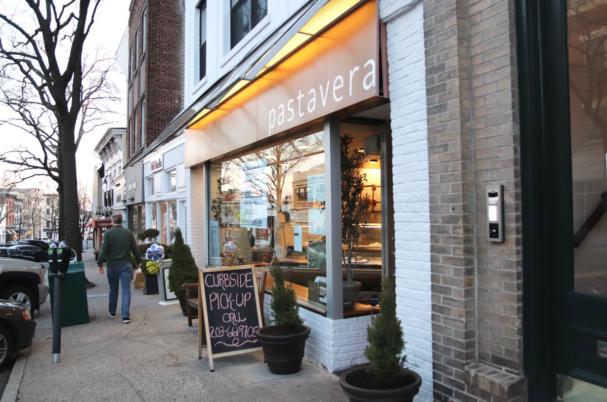 GWCHFreePress's tweet photo. Miku on Greenwich Ave has only takeout &amp; delivery. Pastavera offering curbside pickup. Starbucks removed their seating. Others posted signs re precautions against COVID-19. Gov Lamont to coord w/ Cuomo in decision whether to close bars &amp; restaurants. https://t.co/NvvxFkcyQs https://t.co/55LrnVKG3h