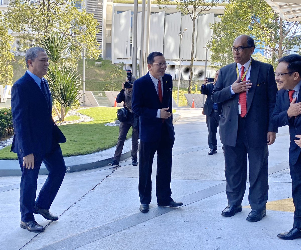 Pagi ini Menteri Kanan | Menteri <a href="/MOWorks/">でやんす</a> DS <a href="/PetraJayaMP/">Fadillah Yusof 🇲🇾</a> &amp; YBTM Dtk Dr Shahruddin Md Salleh melawat <a href="/JKRMalaysia/">JKR Malaysia</a> di Menara Kerja Raya untuk mendengar taklimat pertama sejak dilantik semula menerajui KKR | 16.3.2020 <a href="/RakanKKR/">RakanKKR</a>