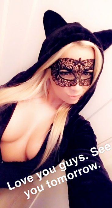 My girlfriends showed up I can't come back online. Expect #dirty #snaps tonight 😈 https://t.co/TzlPw<a href="/tag/dirty"class="tags"><span>#dirty</span></a><a href="/tag/snaps"class="tags"><span>#snaps</span></a>