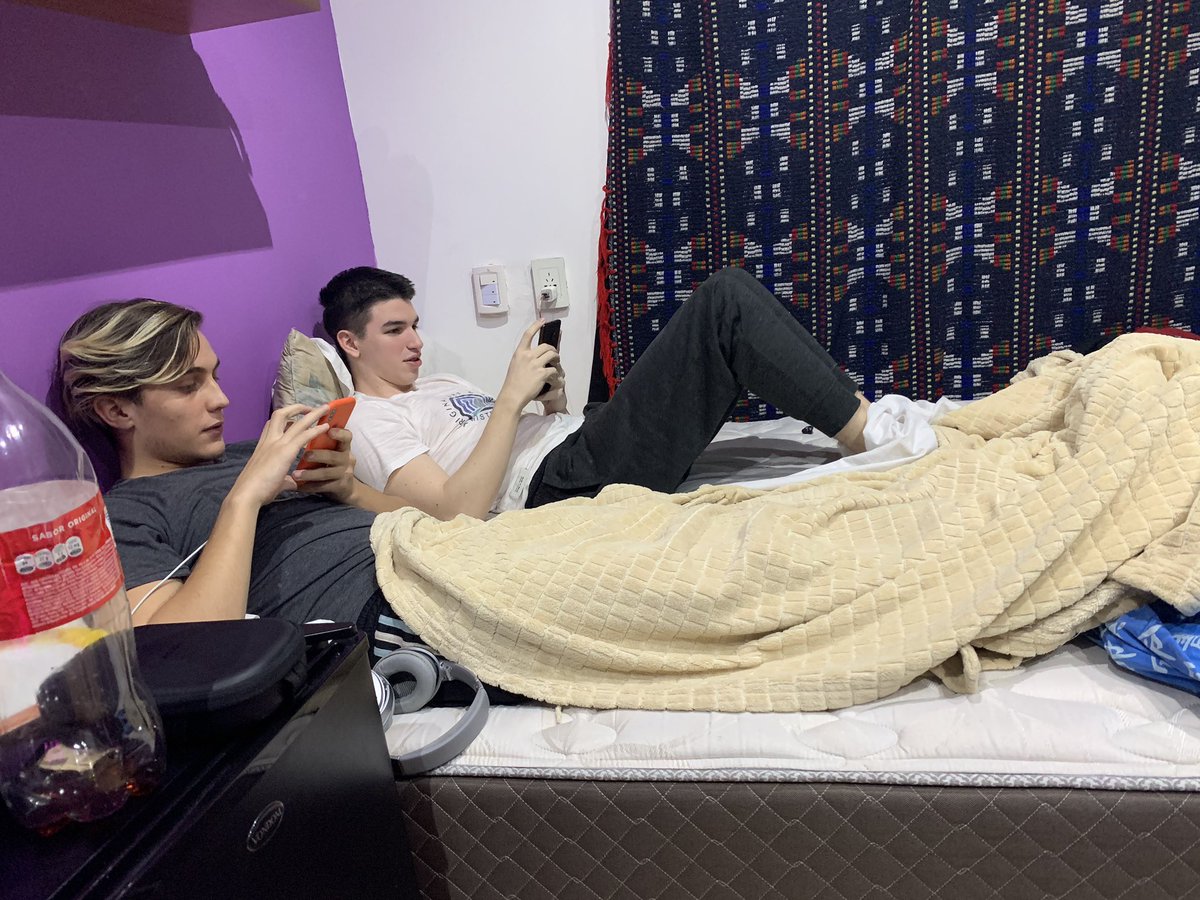 Dejamos todo en la arena. GGWP Corea, nivelazo. Me quedo con esta imagen de @Lince_Cr y <a href="/NitramCR/">Nitram</a> dándolo todo en el partido desde acá mi casa. Estoy orgulloso de todo el equipo y gracias por todo el apoyo de la gente en el chat. ARG top 8 del mundo.