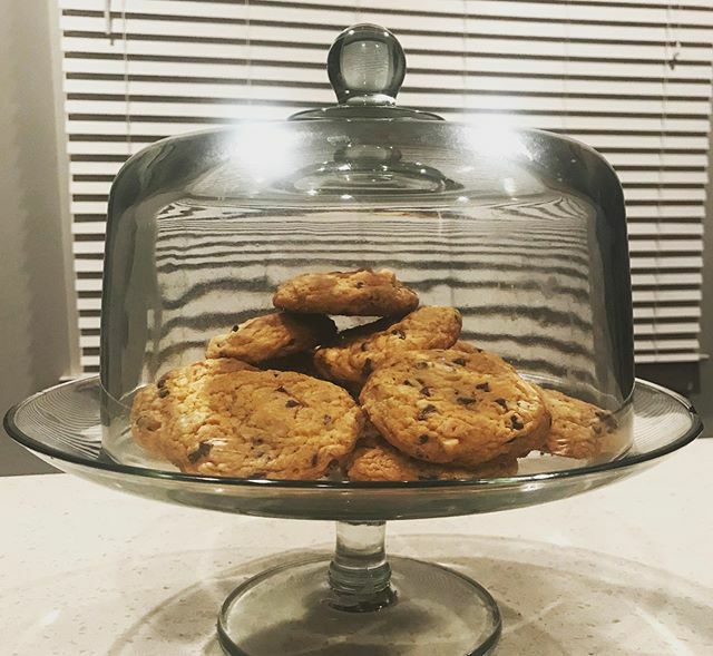 Corona and bake... chocolate macadamia coconut... #cookies