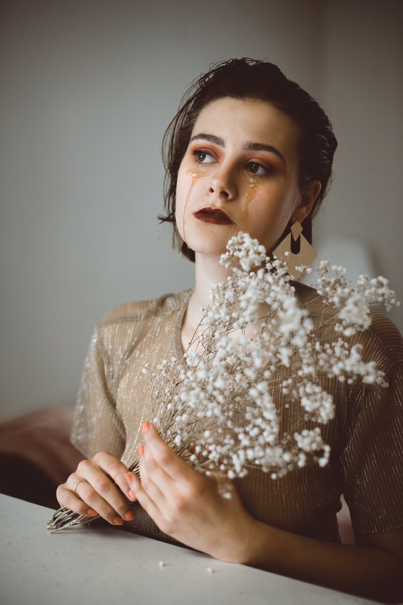 toricrews1's tweet photo. did I once say I would never take portraits? yes. did I once say I would never do studio work or use artificial lighting? also yes, but here we are. modeling and styling by @the_orange_iris https://t.co/C0hMSG0SGN