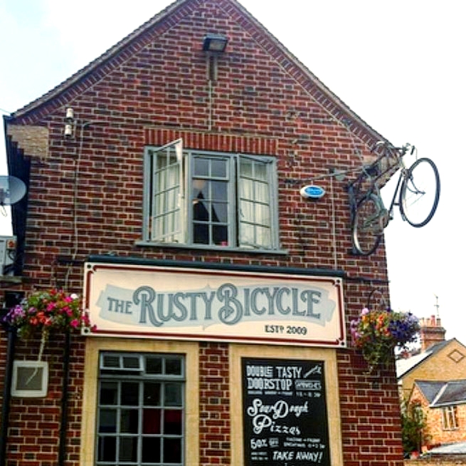 Happy Monday, Oxford! Springtime officially hits this week - who's excited?? 🙋‍♀️🌞🚴
#oxford #oxfordshire #springinoxford #localpub