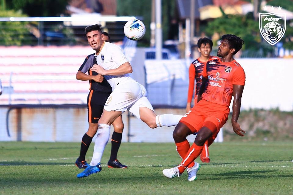 RuizandGomez's tweet photo. R&G EN #MALAYSIA🇲🇾
#LigaPremierMalaysia2020🏆
•Empate sin goles 0-0 para el #JohorDTII🇲🇾 de #DavidAgustí🇪🇸 y #9FernandoRodríguez🇪🇸 ‘90⏱ en su visita a #UKMFC🇲🇾.
Son 6* en la tabla,hoy Lunes se para la liga dos semanas por el Covid-19🦠,paciencia y a cuidarse.
⚽️🇪🇸🇪🇸👍🏽 https://t.co/RJNbUycAlz