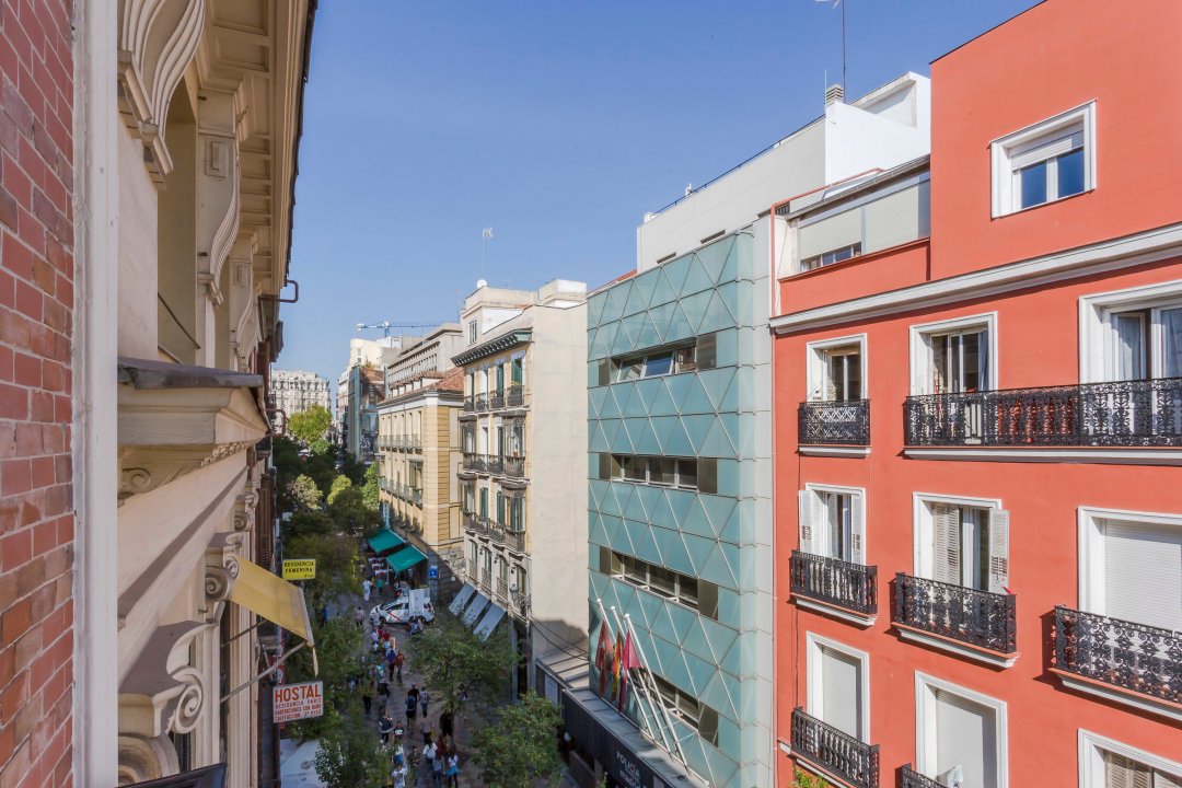 Cuentan que vivía una mujer en la Calle Montera, de origen castellano, cuya belleza estaba en boca de todos, viuda de un montero mayor. #Madrid #Engelvolkers