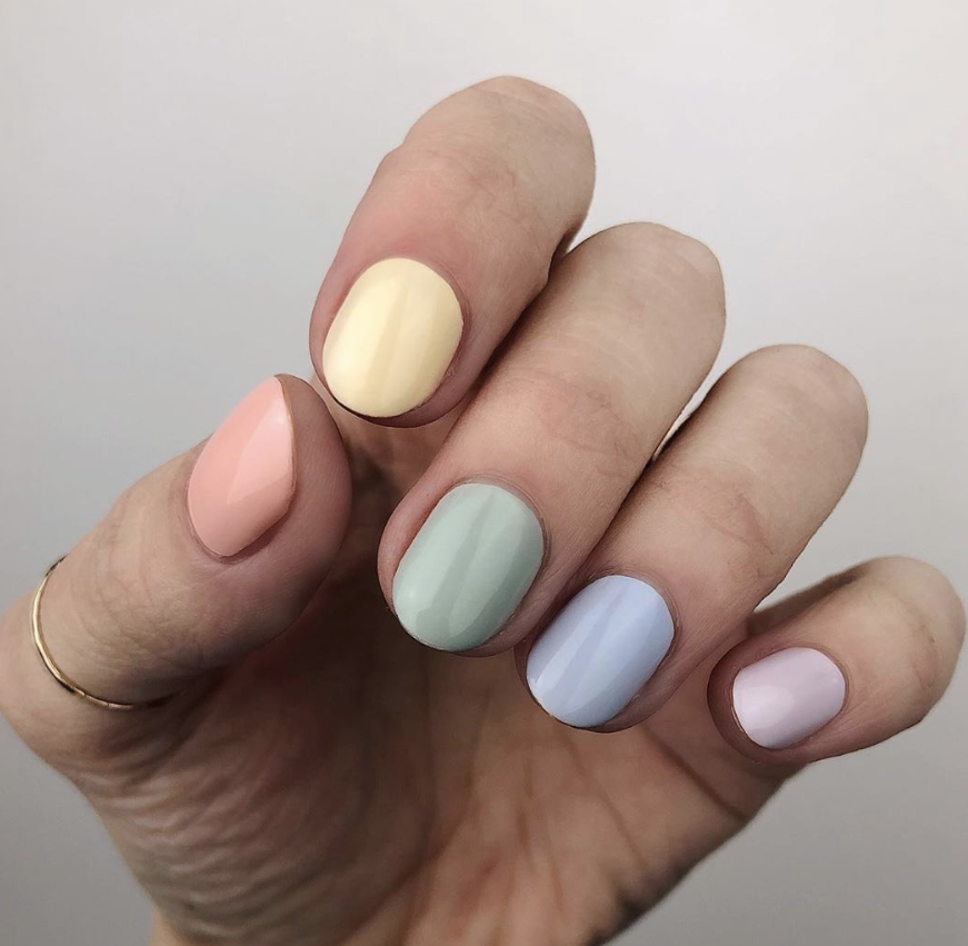 We love this simple #ManiMonday perfect for those who love pastels and just can't choose one colour, when you can have all five.    The soft mauve might be our fave though 💜

📷<a href="/OliveAndJune/">Olive and June</a> 

#springbeauty #ss20 #springnailcolours #nailinspiration
