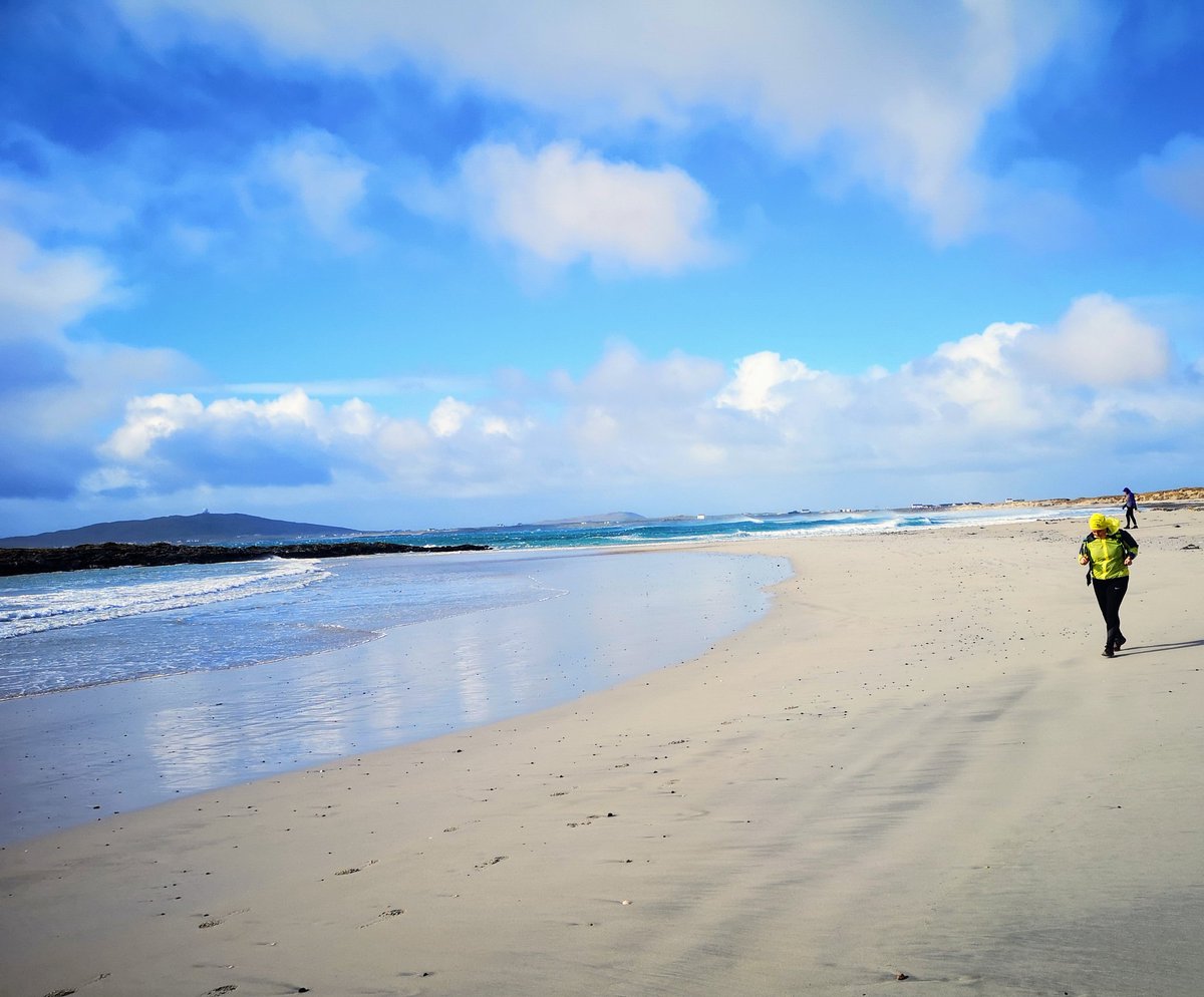 Rebecca51169207's tweet photo. Day 4 @tireefitness training camp was very #windy but bright &amp; #sunny. Individual run analysis, beachcombing running intervals, abs pilates session &amp; a 10k #run home to finish. 😊👌 #exhilerating #tiree #hebrides #runchat @wildaboutargyll @Argyll_IslesApp @runnersworld https://t.co/6ZvB7aGYQh