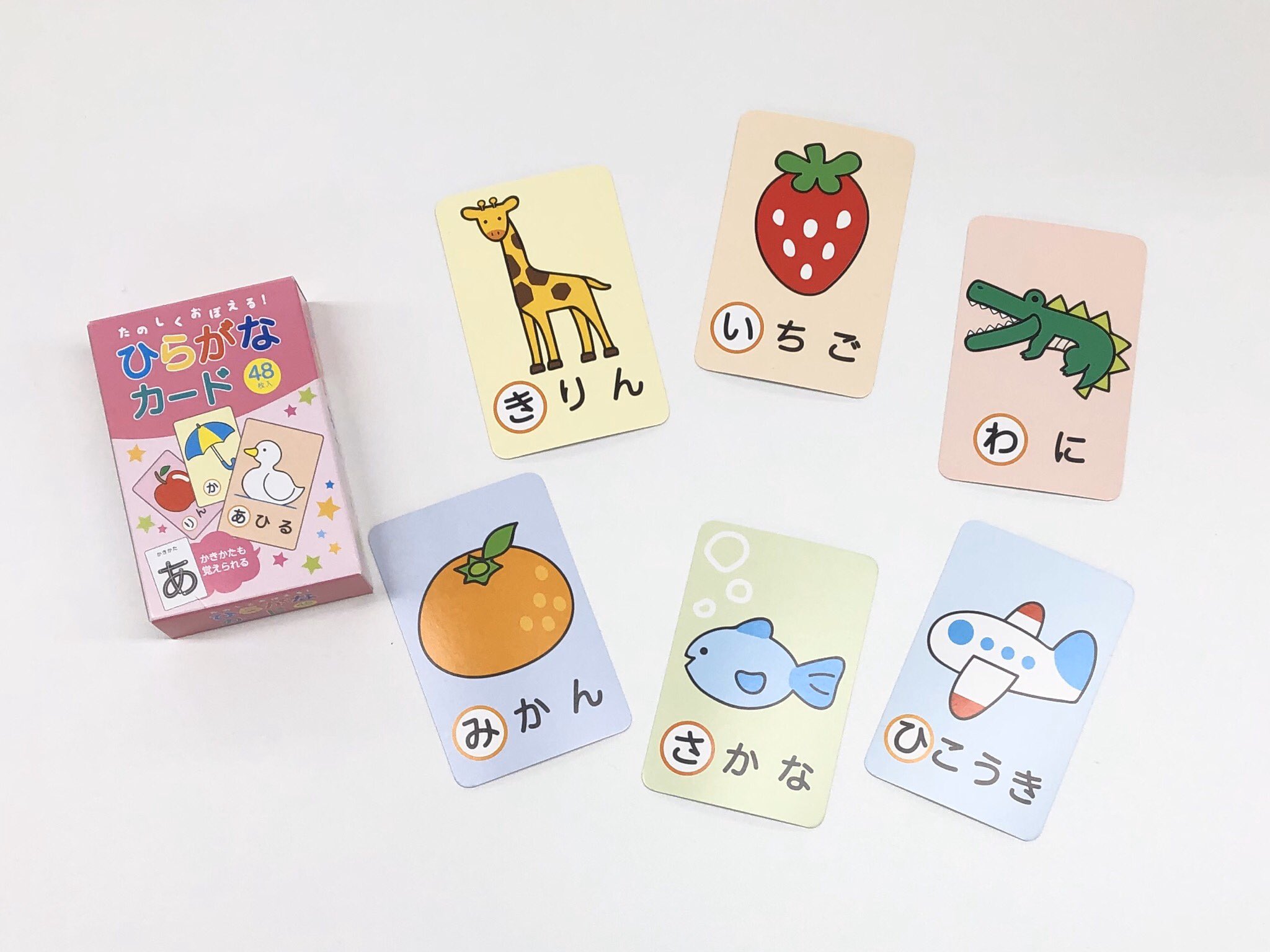 株式会社元林 知育カード ひらがな ひらがなを楽しく覚えることができるひらがなカード 裏面には書き順も書いているので 書き方も覚えることができます お求めはお近くの100円ショップにて 元林 100均