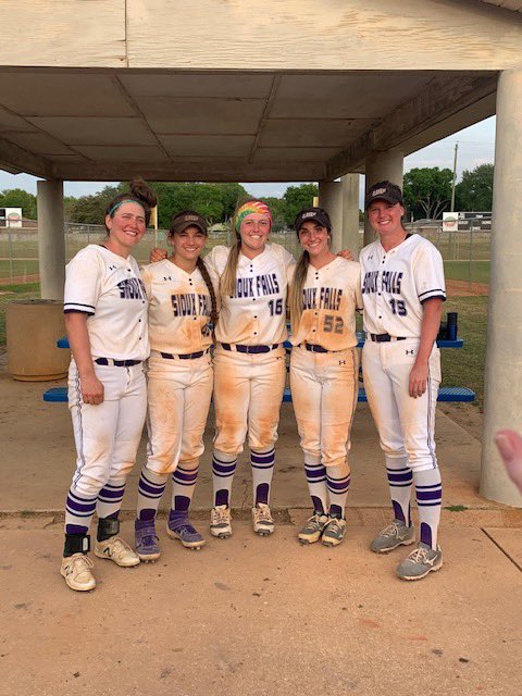 euitts's tweet photo. Alexa, play My Family by Migos...
Seniors- thank you for leaving USF Softball better than you found it.
#family #coocity #yeahpurp #frankiesbun (@fmickelson) https://t.co/EDFa5SQwzg