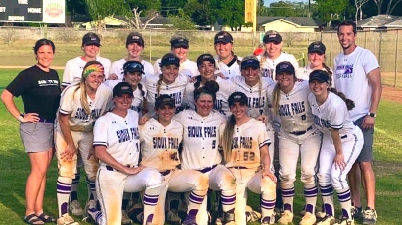 euitts's tweet photo. Alexa, play My Family by Migos...
Seniors- thank you for leaving USF Softball better than you found it.
#family #coocity #yeahpurp #frankiesbun (@fmickelson) https://t.co/EDFa5SQwzg