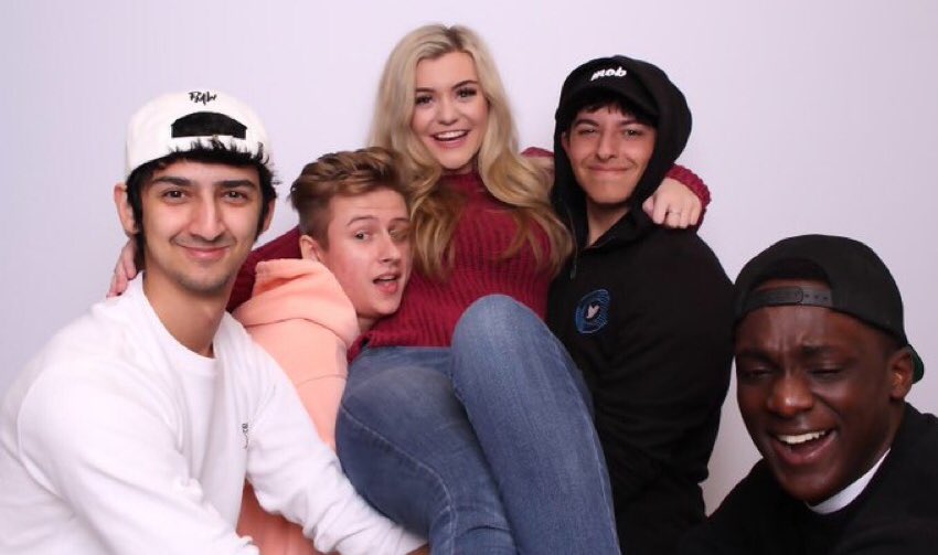 Classify tweet media