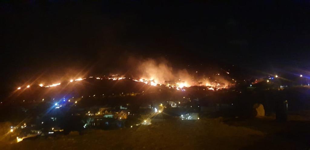 michell46428640's tweet photo. @Radio702 why did s no one taking about this? Cape Town is burning, houses evacuated, cars destroyed..... https://t.co/idUcWj0gEO