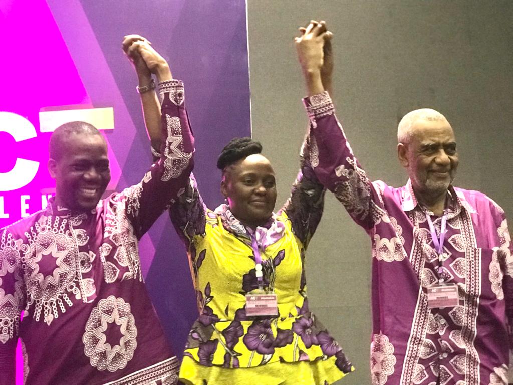 RuqayyaNassir's tweet photo. #ViongoziWetu #ACTWazalendo
Kiongozi wa Chama Ndugu @zittokabwe Kabwe (kushoto), Makamu Mwenyekiti Bara Ndugu @SemuDorothy (Katikati) na Mwenyekiti wa Chama Ndugu @SeifSharifHamad (kulia).
#TuchagueMmoja #TubakiWamoja #KaziNaBata #ACTMM2020 https://t.co/JJJS7OmWk3