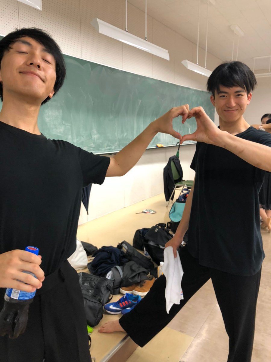 駒澤大学競技ダンスクラブ Twitterissa 部員紹介 新4年 ヨハン ラテン 駒大4年イケメン担当 駒大のイケメン偏差値を上げてくれてありがとう 性格も顔もいいのに彼女いない歴 年齢 らしい ちなみにこの髪型は天然アフロヘアー 縮毛を2 ３回かけたの