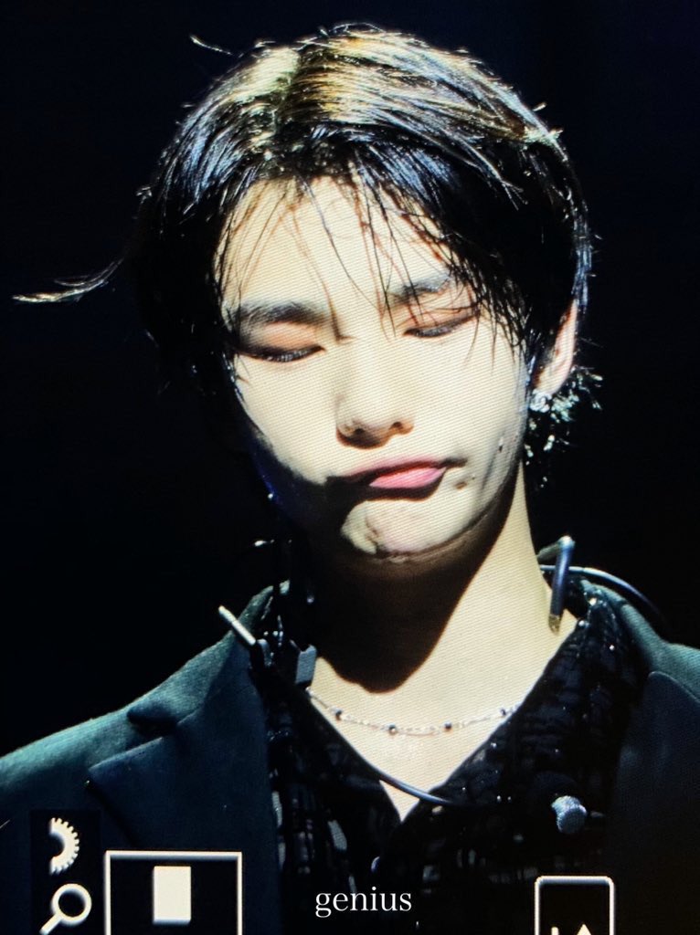 「 day 75/366 」　　　↳  #스트레이키즈  #황현진cleaned out my entire desk today and my to-do list during isolation is going well :”) i do be missing my gf and best friends like crazy :”( anyways i love you hyunjin