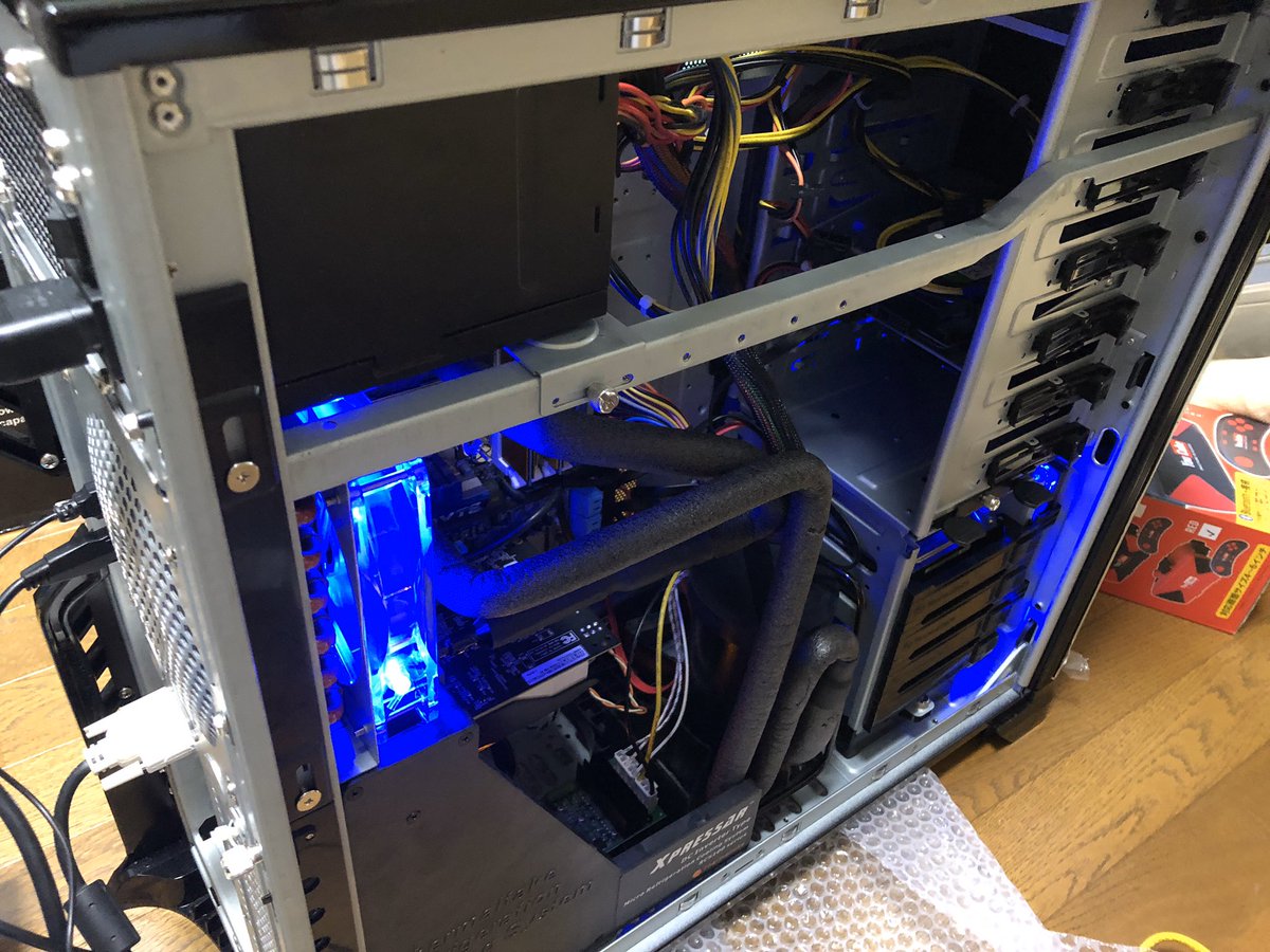 ℋℐℜℴ ℴℳ 𒅒 メインpc Titan Rtx 10980xe 128gbram On Twitter 中学校時代の私のpc 今の私のpc