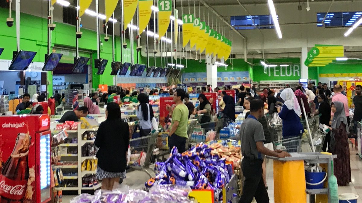 James Leng On Twitter Situation In Giant Shah Alam Seksyen 13 At 1pm Maybe Panic Buying Maybe Buying Supplies For The School Holiday Schoolholiday Covid19malaysia Https T Co E3ayz8ke9k