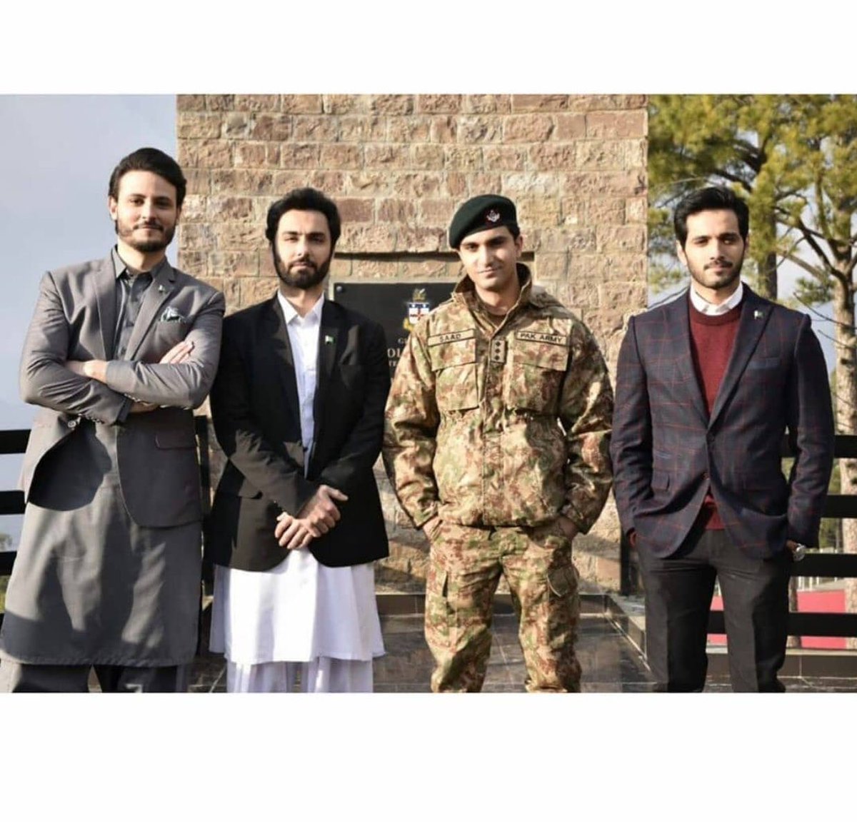 MalikUbair1's tweet photo. At Last The Crew Complete❤️
THe Real Ehd e Wafa....🔥
#best_serial💛
#ISPRProductions https://t.co/ZgMHvQwxML