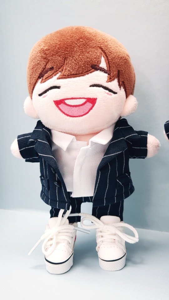 버블티 신상품 공개~ 😘

하나쯤은 챙겨둘만한 잇템~😎

다크블루 스트라이프 정장~🎩

15, 20cm 제작 / 제작 2주 소요

#아이돌인형 #인형계 #15cmdoll #20cmdoll #워너원 #wannaone #방탄소년단 #BTS  #엑소 #exo #몬스타엑스 #monstaX #버블티옷장