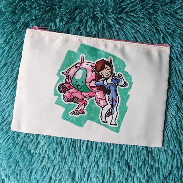 [💥MEKA ACTIVATED!💥]
Dreaming of a mech to call our own! 🤗💕thegoodegg.club 💕
#overwatch #dva #pencilcase #makeupbag instagram.com/p/B9yFquMliah/