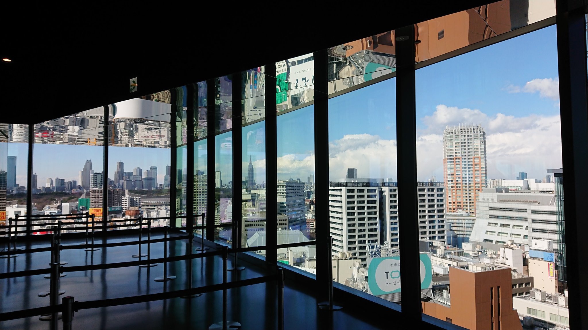Makiemon 強風のため 46階の外に出られないそう 47階にも上がれない また 今度来ようっと 渋谷sky