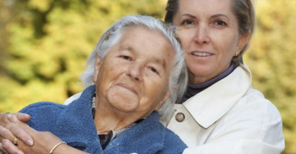 Nuestras personas mayores son las que corren un mayor riesgo y a las que algunos parecen dar por amortizadas. Jamás olvidemos que son las que con sus pensiones salvaron de la crisis del 2008 a sus hijos y a sus nietos. Y ahora lo volverían a hacer. #YoMeQuedoEnCasa #COVIDー19