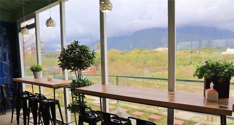 Sjcontainerbui1's tweet photo. Lovely seaside café out of Container. Indulge in nature while enjoying a cup of coffee☺️
Place your order today to get not only your dream place, and FREE roll of toilet paper! ! SPECIAL OFFER!!
#containerbuilding #prefab #freetoiletpaper https://t.co/Sj0Z4SkB13