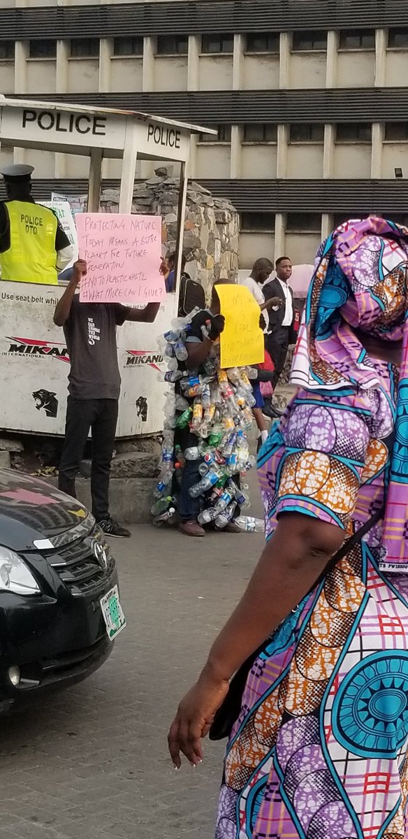 A couple of peaceful protesters at Obalende Roundabout 
Advocating against plastic waste pollution on land and sea. 

It's really nice to see people making effort to keep our oceans Plastic waste free

#Stopplasticwaste