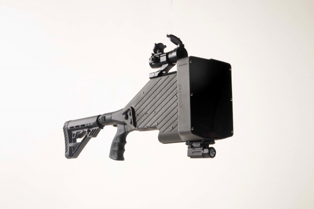 DefenseMirror's tweet photo. .@tcsavunma @HarpArge #Turkey #drone #EMwave:: Turkish Firm Develops Lightweight Anti-drone Gun https://t.co/YwbhMcE7Sq https://t.co/76A0VX0ca5