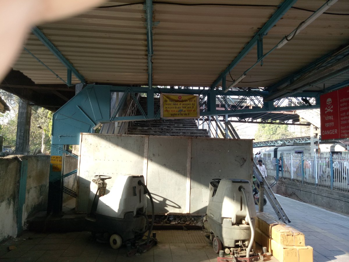 ChetanChheda8's tweet photo. @RailwaySeva @WesternRly @PiyushGoyalOffc @RailMinIndia The FOB on the south side of Dadar Station is closed since 15/05/2019 for reconstruction but the work pace does not seem to be anywhere. Please inform the dead line to finish. @mumbairailusers @MumbaiMirror @TOIIndiaNews https://t.co/cHcoyz9TJX
