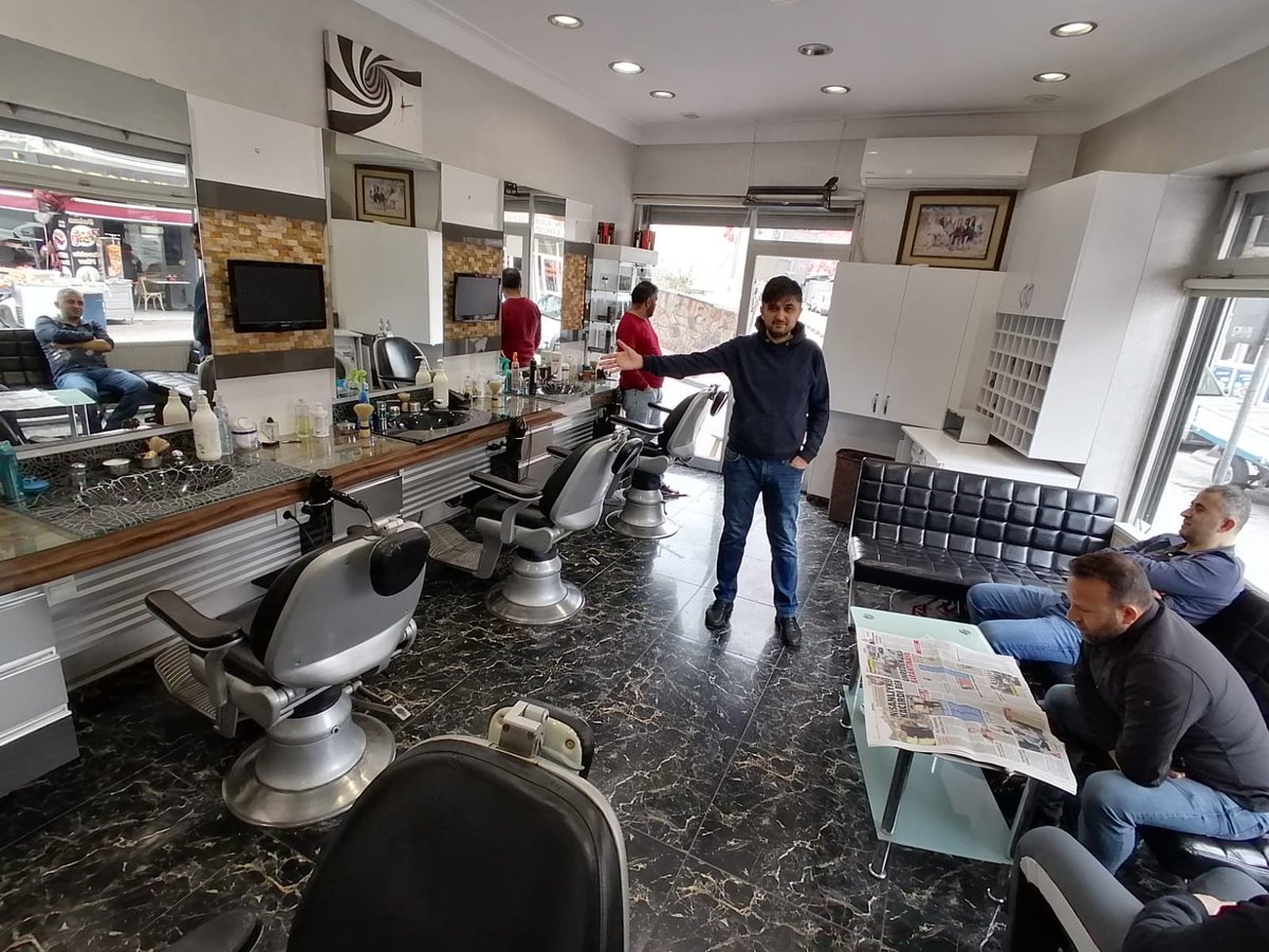 VİRÜS KORKUSUNDAN UĞRAYAN YOK!

Dünya ülkelerinde ölümlere sebep olan korona virüsün Türkiye’de görülmesinin ardından vatandaşlar, kalabalık ortamlardan kaçınmaya çalışırken berberler de iş yapamaz hale geldi. Boş kalan esnaf, müşterinin gelmediğini söyledi.