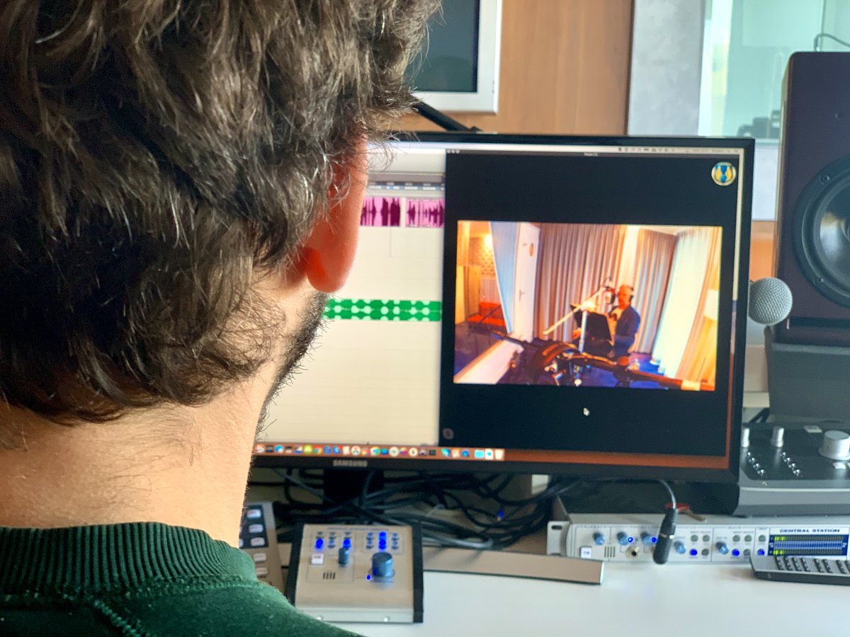 studioearforce's tweet photo. Skype! Contactloos communiceren https://t.co/sZMyivZYZU