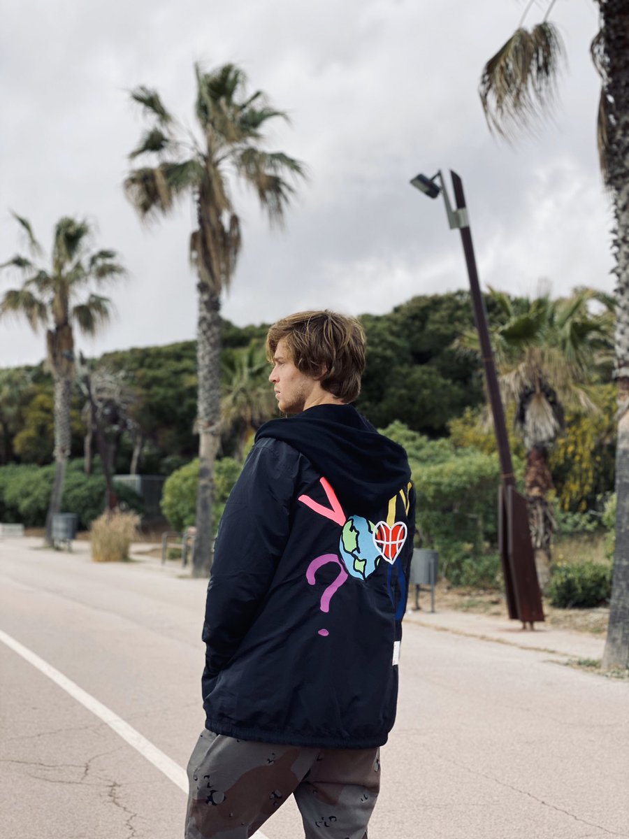 AndreyRublev97's tweet photo. Our future is our world. Each one of us needs to take care of our planet and the ocean, each one of us needs to keep the world clean and ocean clean. We need to learn how to love. How to love our world. Love is the answer. OUR WORLD IS OUR FUTURE🌎🌊🖤🖤 https://t.co/FCwrkMofNr