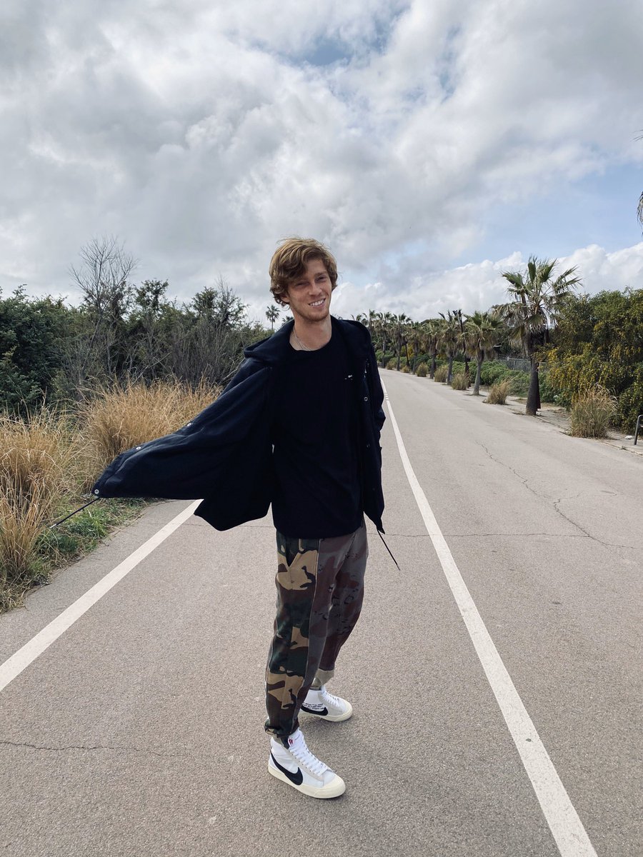 AndreyRublev97's tweet photo. Our future is our world. Each one of us needs to take care of our planet and the ocean, each one of us needs to keep the world clean and ocean clean. We need to learn how to love. How to love our world. Love is the answer. OUR WORLD IS OUR FUTURE🌎🌊🖤🖤 https://t.co/FCwrkMofNr
