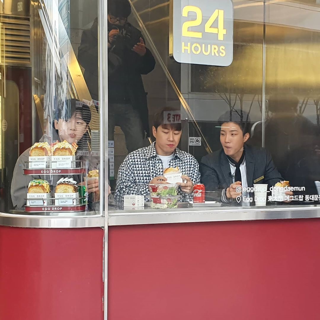 LSH_TH's tweet photo. 『💼』 𝟮𝟬𝟬𝟯𝟭𝟲 𝘇𝘇𝗶𝗻_𝗽��'𝘀 𝗜𝗚 𝘂𝗽𝗱𝗮𝘁𝗲:
''พวกเขากำลังพูดสายอยู่กับใคร?
#jtbcstudios #doortodoorsalesman #จางซูวอน #อีซึงฮุน #ควอนฮยอนบิน
#lululala #วันที่24เดือน3''
https://t.co/FnufkfG2AW
https://t.co/qLmbK7DQH3
https://t.co/kSig9bJdei
https://t.co/87CO61foKU https://t.co/IIjvvjmcaU