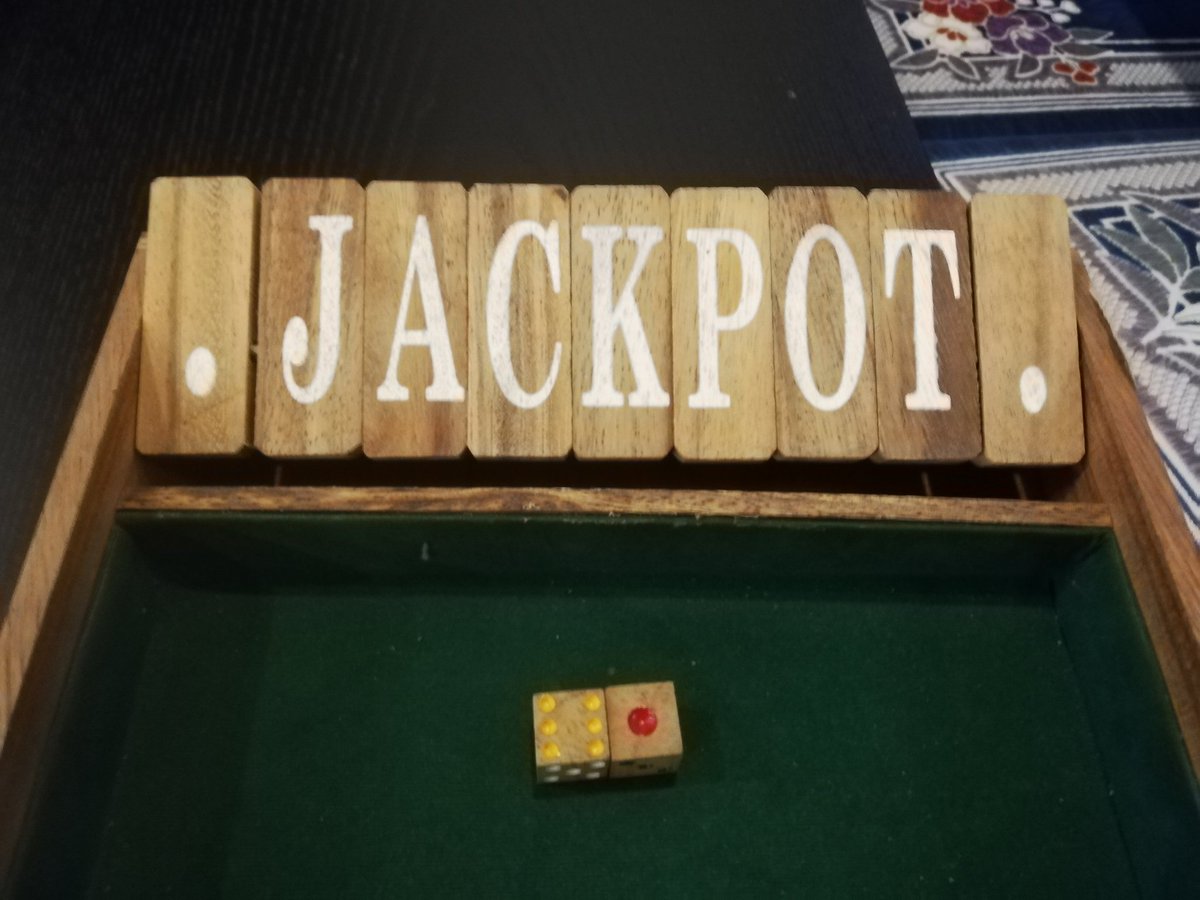 徳島 きもの 婦久や 着物 浴衣の専門店 呉服店 専務のつぶやき 専務の個人つぶやき 今日は 約半年ぶりにご近所男子 飲み会 Jackpotと言う サイコロゲームをして 負けた人が飲む 悪魔のゲームになりました 結構負けて大変 です お