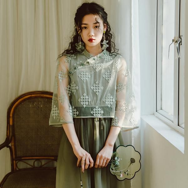 Manusmachina 花緑青の唐装トップスとワンピース T Co 1oqaf7dyen 花緑青の色合いが美しいワンピース チャイナ風テイストが乙女心をくすぐります 女性らしいスタイルで 大人可愛く着こなせます 繊細な雰囲気が薫るアイテム 透きとおるような