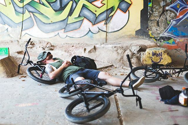 It's crazy times out there! Stay home and chill cuz we've got some killer deals and free postage on all orders. Hit the link in the bio for all the latest savings. The store is still open if you wanna swing by. Stay safe 🙏⚓ #deadsailorbmx #bmx #cornw… ift.tt/2ISuIIa