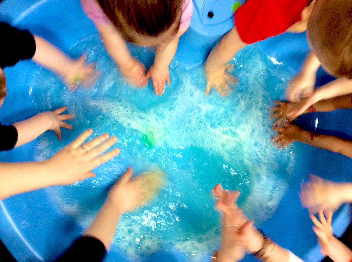 ESheret13's tweet image. In light of the current situation we spent our afternoon learning all about germs and what we need to do to make sure we are washing our hands properly. We used green paint to represent the germs and made sure we washed our hands until all the germs were gone 🦠🖐 #goodbyegerms