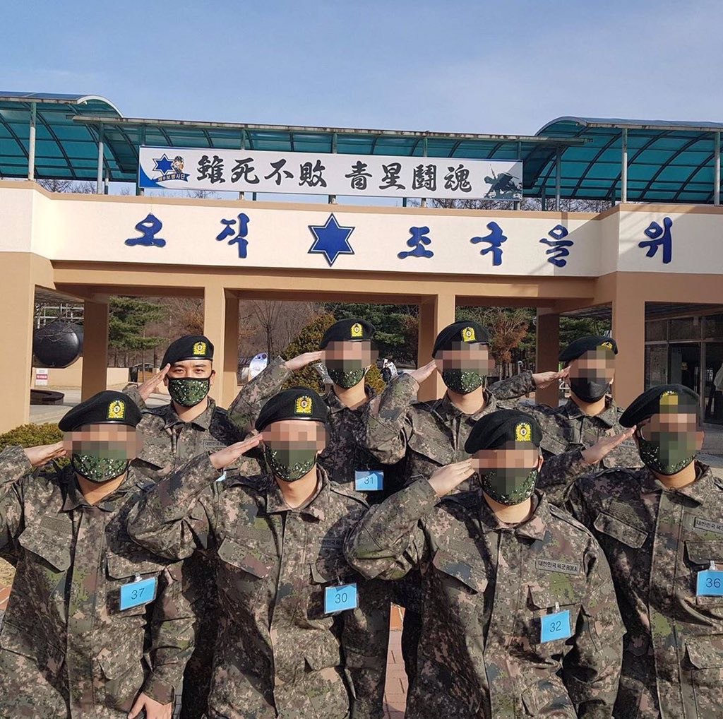 HaveAWildDream's tweet image. Golden military boy 🐼