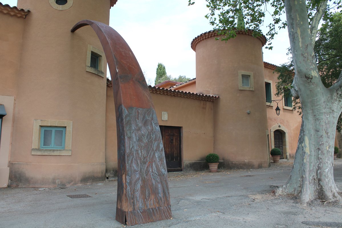 Token_pump7's tweet photo. En attendant #artetvin2020, petit retour sur nos plus belles pépites 2019 🍇😍. Ici 1 oeuvre du sculpteur #ericdifruscia qui exposait au #chateauthuerry.
L'artiste participera au #smartaix du 10 au 14 septembre 2020.
#artetvin #artiste #art #exposition #domainesviticoles #vin https://t.co/tGR8j8uAoW