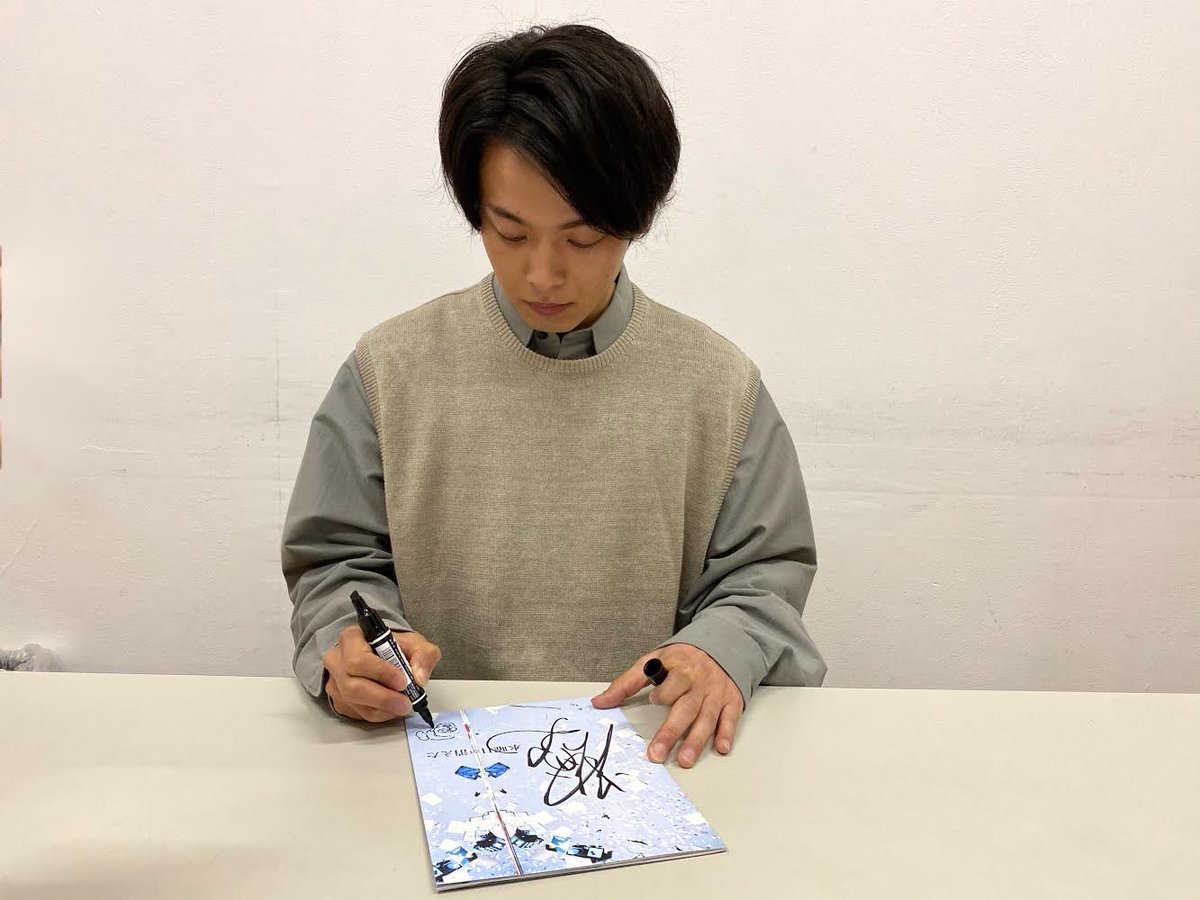 本店は 通販 中村倫也 サイン入りポラロイド - htii.edu.kz