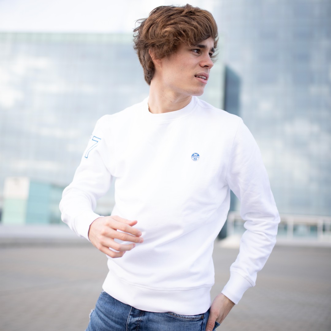 NorthsailsC's tweet photo. Keepin' it fresh ♻️
@NilTorras takes to new levels the off-dutty style wearing our signature 57-printed sweater from the new #SustainableSpring collection.
Shop his look ⬇️
Sweatshirt: https://t.co/QL27lWfB2P

#BeNorthSails #NorthSailsCollection https://t.co/ocGN7D8EqL