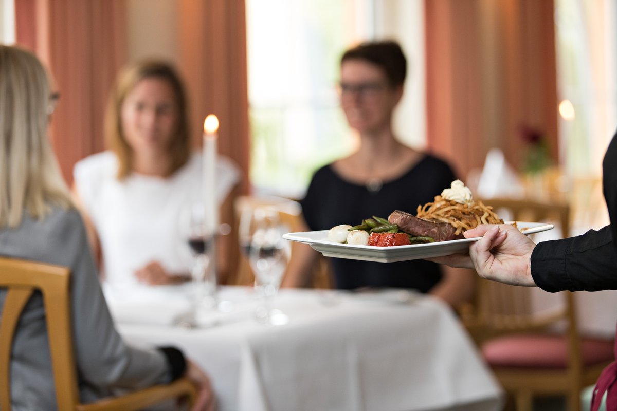 Haben Sie sich schon über unsere vielfältigen Osterangebote informiert? 😊 Wir freuen uns auf Ihre Anfragen und Reservierungen unter 07803/9390-0. Alle Infos gibt es hier: ow.ly/m8Jp50yKF2K