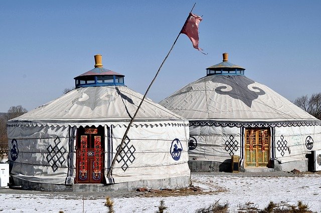 elumbus's tweet photo. Eine Reise in die #Mongolei steckt voller Überraschungen: atemberaubende Landschaften und Menschen, die im Einklang mit der #Natur leben. Es gibt kein Highspeed-Internet  – dafür aber die Möglichkeit, sternenklare Wüstennächte zu erleben. #DigitalDetox #Reise https://t.co/6lYsYU8IFu