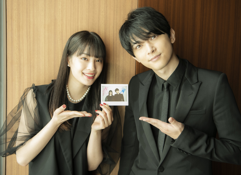 映画『#一度死んでみた』、3/20公開！／ #広瀬すず ×#吉沢亮 サイン