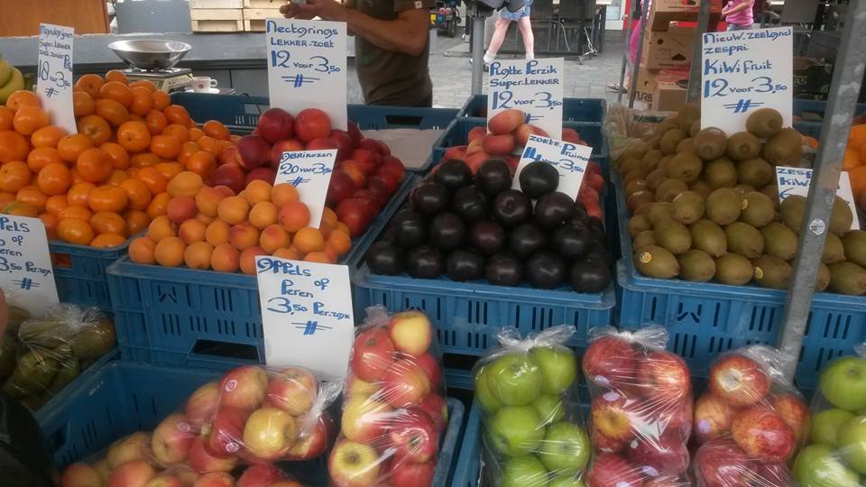 Ook vandaag staat de weekmarkt voor je klaar en zijn de winkels in het Citycentrum m.u.v. de horecagelegenheden open. Uiteraard volgen we allemaal de corona richtlijnen van het RIVM. De gezondheid van de klanten en medewerkers staat voorop!🙏Er zijn ook veel winkels die bezorgen.